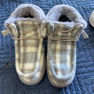 Girls shoes